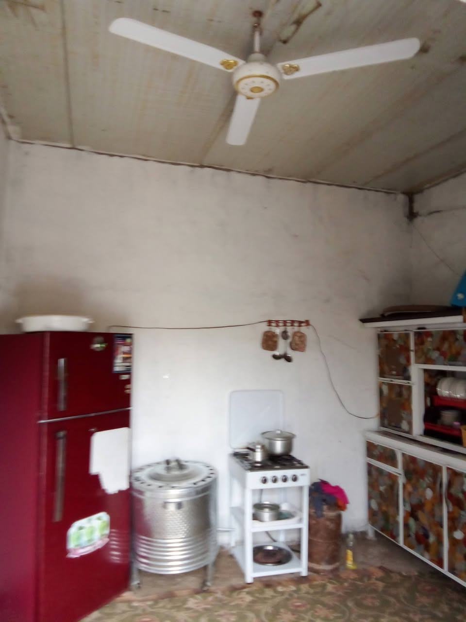 يوجد مشتمل للبيع في حي الحكيم شارع زرزور المساحة 110مربعه يتكون من غرفة نوم واستقبال ومطبخ ومنور وصحيات السقف سندويج مناسب جداً الشراي يتفضل خاص اويتصل على الرقم التالي ***********
