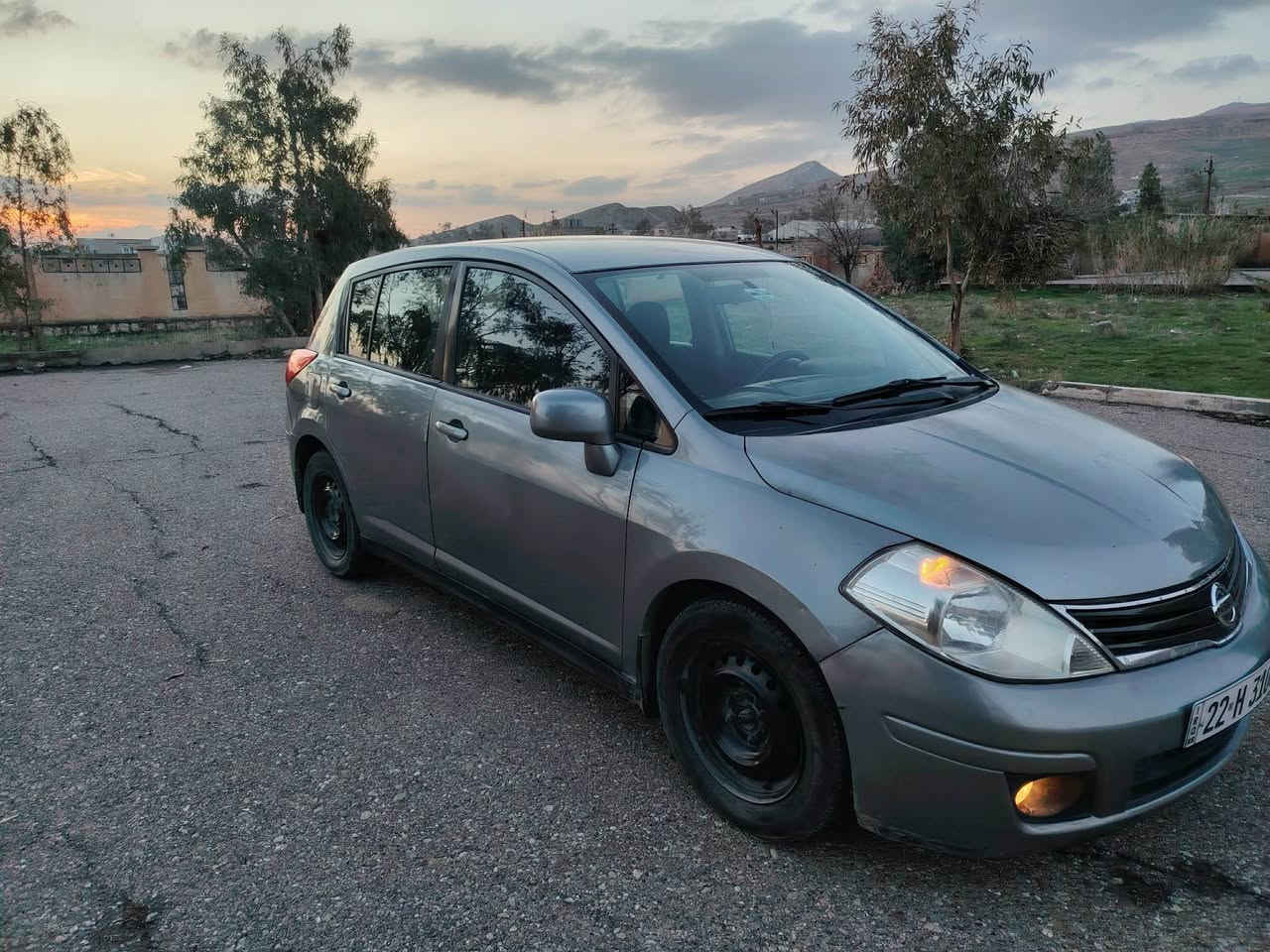 ڤێرسا مۆدێل ٢٠١٢ دوو پارچە و پەلەیەک بۆیاخە بێ ناوگرتن سەیارەکە توند و تۆلە سەیارەیەکی جوانە کالبو نەوەی نیە ڕەقەم و سەنەوی نوێیە تاکو ٢٠٢٩ تەحویل و خرامە بەشەرتە گێر و مەکینە بە شەرتە 
نرخ ٨٠
ژ.م *********** كويسينجاك, أربيل
