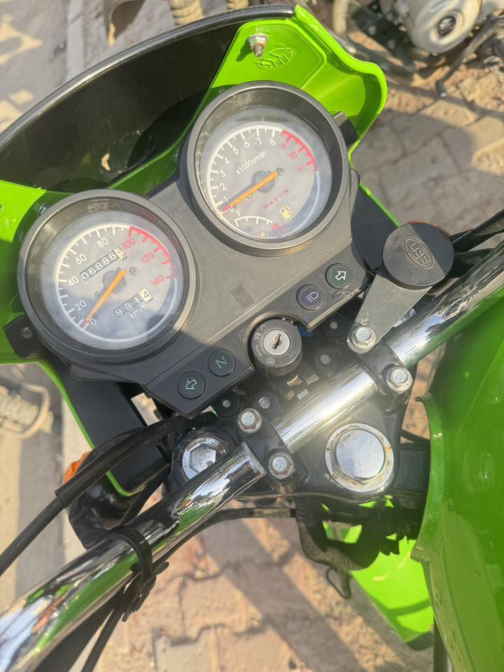 السلام عليكم دراجه دايوان مديل 2022 ماشيه 6الاف حقيقي الدراجه جانت مضمومه تجي تفحص وتتاكد اوراق اصولي كمرك مدفوع بس ينفتح الترقيم ترقم بدون اي مشاكل الدراجه مكفوله من كلشي مكان الدراجه بغداد ***********
