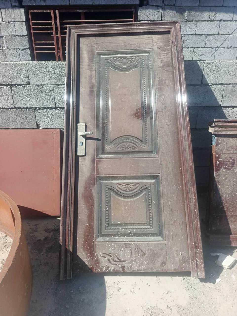 باب قاصه للبيع وابواب داخليه خشب ايطالي للبيع باب خارجي للبيع ***********
