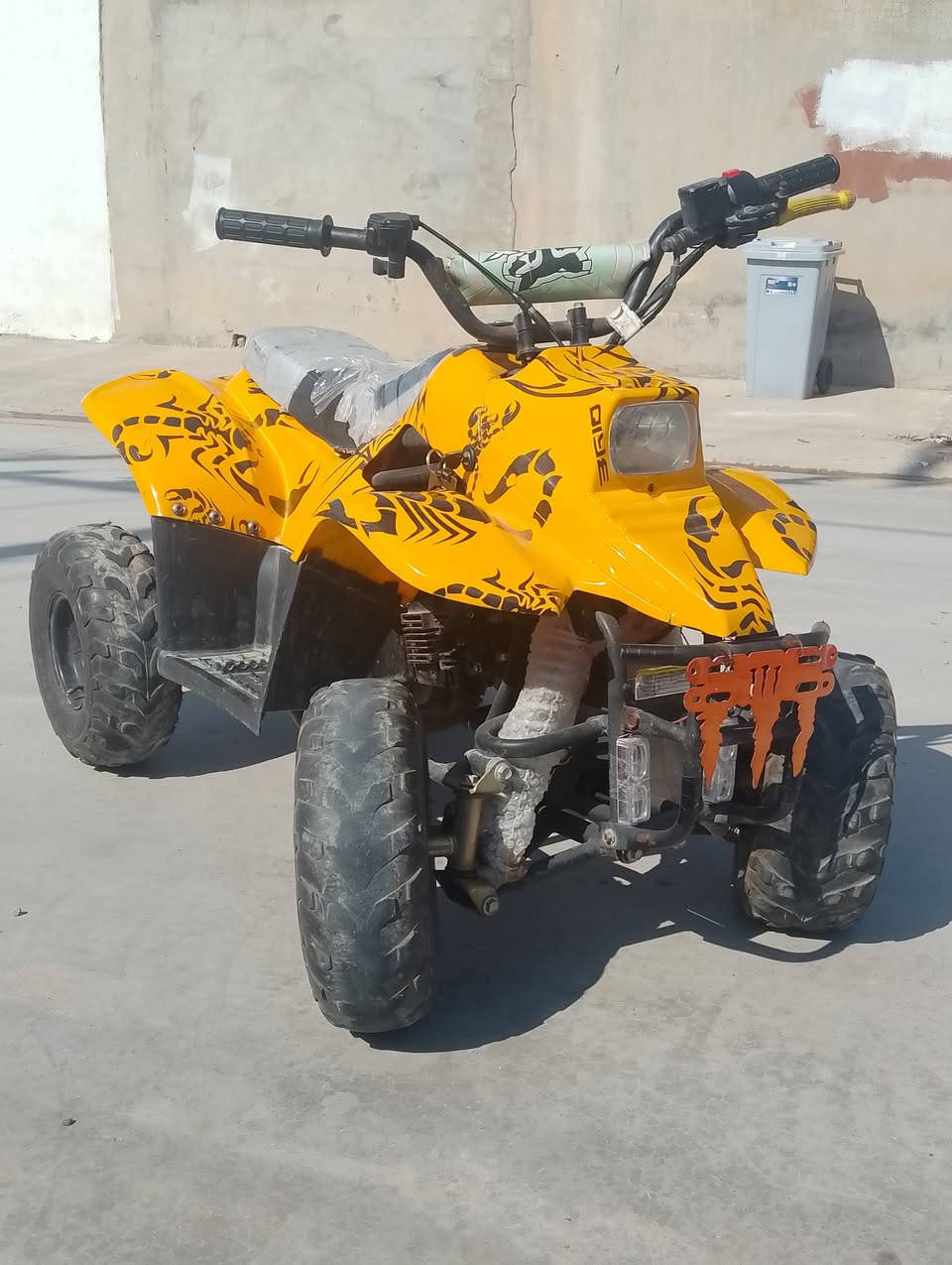 للبیع سعر ٤٠٠ الف ***********  ***********
