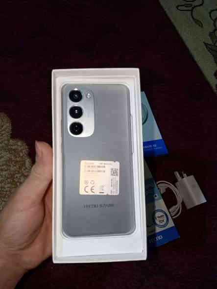 تكنو سبارك 40 برو بلص للبيع 

شاشة اموليد 144 هيرتز 

بطاريه عملاقه 5200 MA 

معالج الافضل من صنفه مدياتيك Halio G200 

كاميرات قوية وبمسشعر سوني تنطيك عزل ودقه ووضوح + فول ذكاء اصطناعي 

الشحن 45W  ويدعم الشحن الاسلكي 25 W والشحن العكسي الاسلكي بقدرة 5W 

ملحقات كاملة باكيت وشاحنه وشاحنته الماكسيف الاصليه 
الجهاز فول نضافه بعده بلزكة الشركة للبيع وللمراوس 

***********
