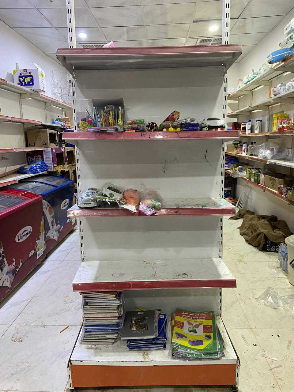 ئەم ڕەف و دووسەلاجەومێزوڕەفی میوە بۆفرۆشتن تکایە مشتەری تیل بکە *********** أربيل, العراق
