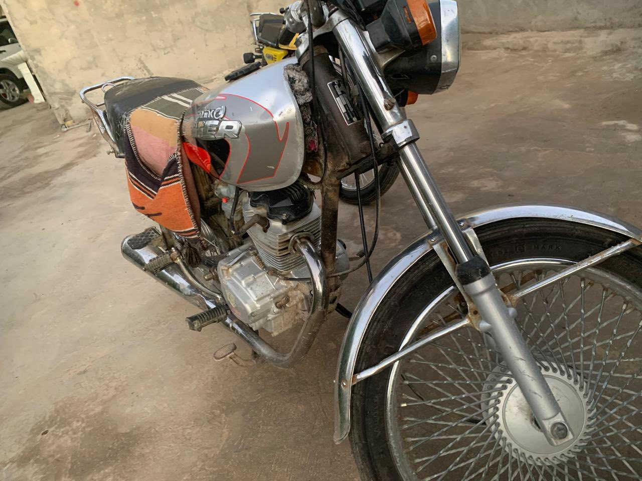 سلام عليكم دراجتين البيع تايكر مديل 2021  سعرتايكر 375بيه مجال ورشا  سعره400 2015 وراق صولي  مكان كربلاء الحسينيه رقم صاحب دراجات *********** (اني مكلف بل نشر )
