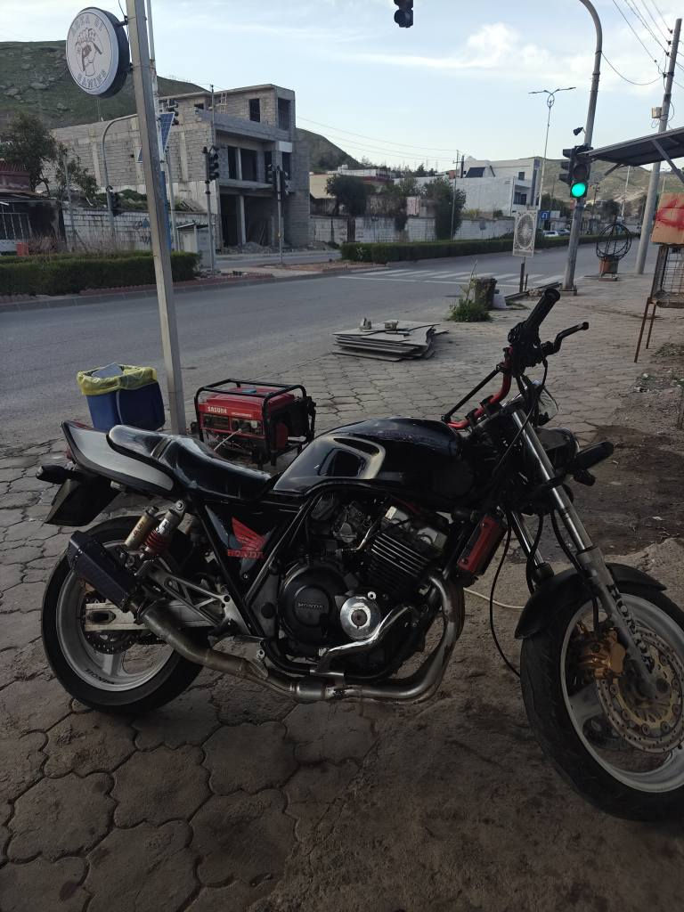 ٤٠٠ بۆ فرۆشنت شوێن دووکان سیاحی مەزبووت بێ کێشە بەشی خوارەوەی مەکینەی کەپسە تەنکیشی کونە باقی تر بە شەرت 
نرخ ٩ گەڵا و معامەلەیەکی برایانە ❤️ السليمانية, العراق


**إذا كنت صاحب هذا الإعلان وتريد حذفه لأي سبب، رجاءا أرسل رسالة إلى الدعم الفني**