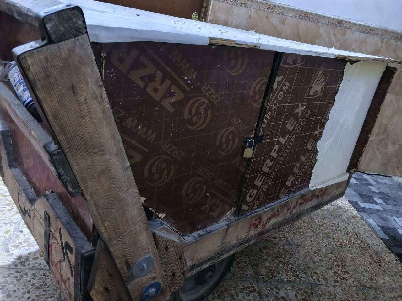 السلام عليكم هاي العربانه للبيع الله شاهد كلفتني 200 الف اريده ب 150 و بيه مجال بصيط مكاني نجف رقمي بي واتساب ***********
