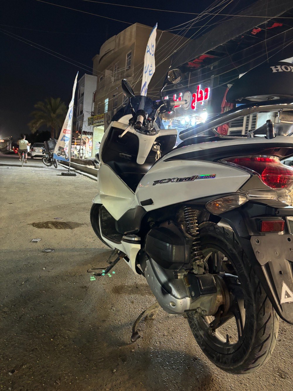 PCX جيل اول (للبيع)

مكينه 150 

مكينه مكفوله كفاله عامه من النضوح والتبخير 

كهربائيات كله شغاله حساس ازدحام 

سويجات ثنين 

دراجه ماشيه (22) 

دراجه شلعه ومعدل خير من الله 

اي استفسار اتصال ( ***********)