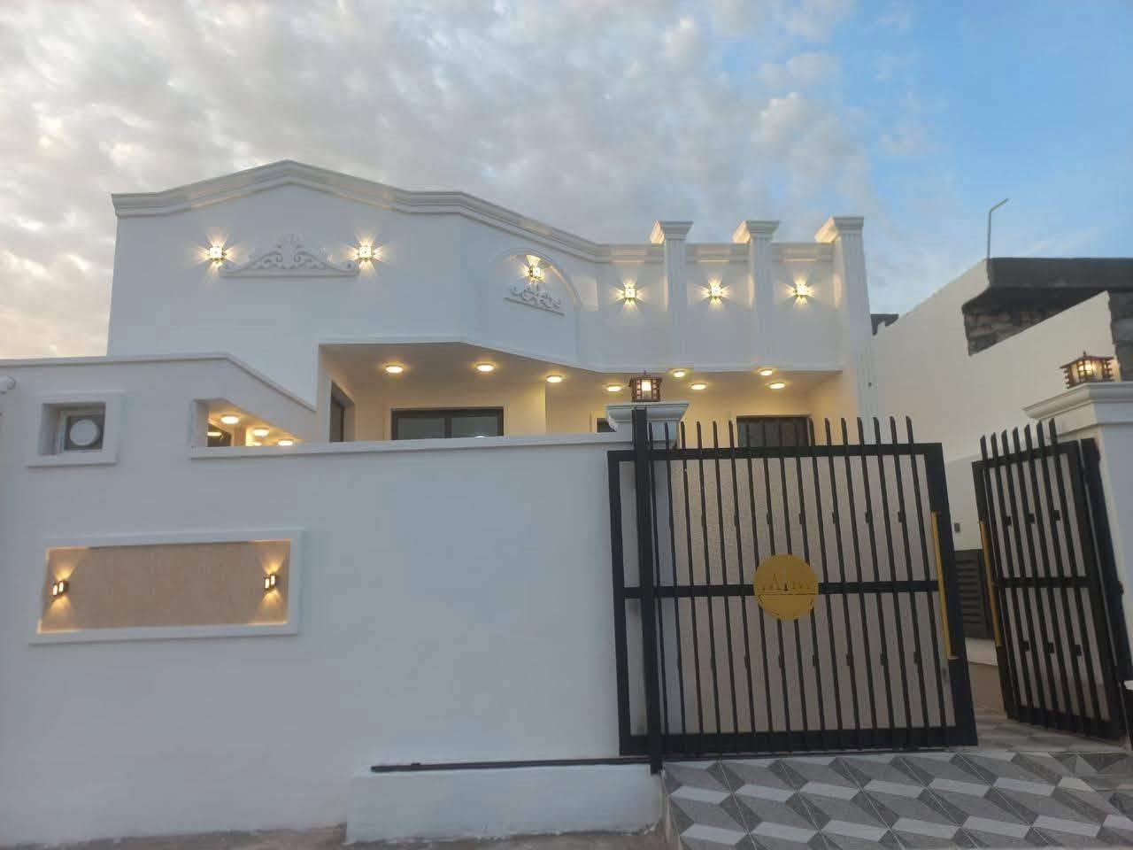شغلنا غير مانحجي ونمدح شغلنا يحجي بمكانه
*صبغ خارجي داخلي 
* مغربي  بكل التصاميم
* بناء من الصفر 
* ترميم واعادة تأهيل البيت 
*للأستفسار ***********

