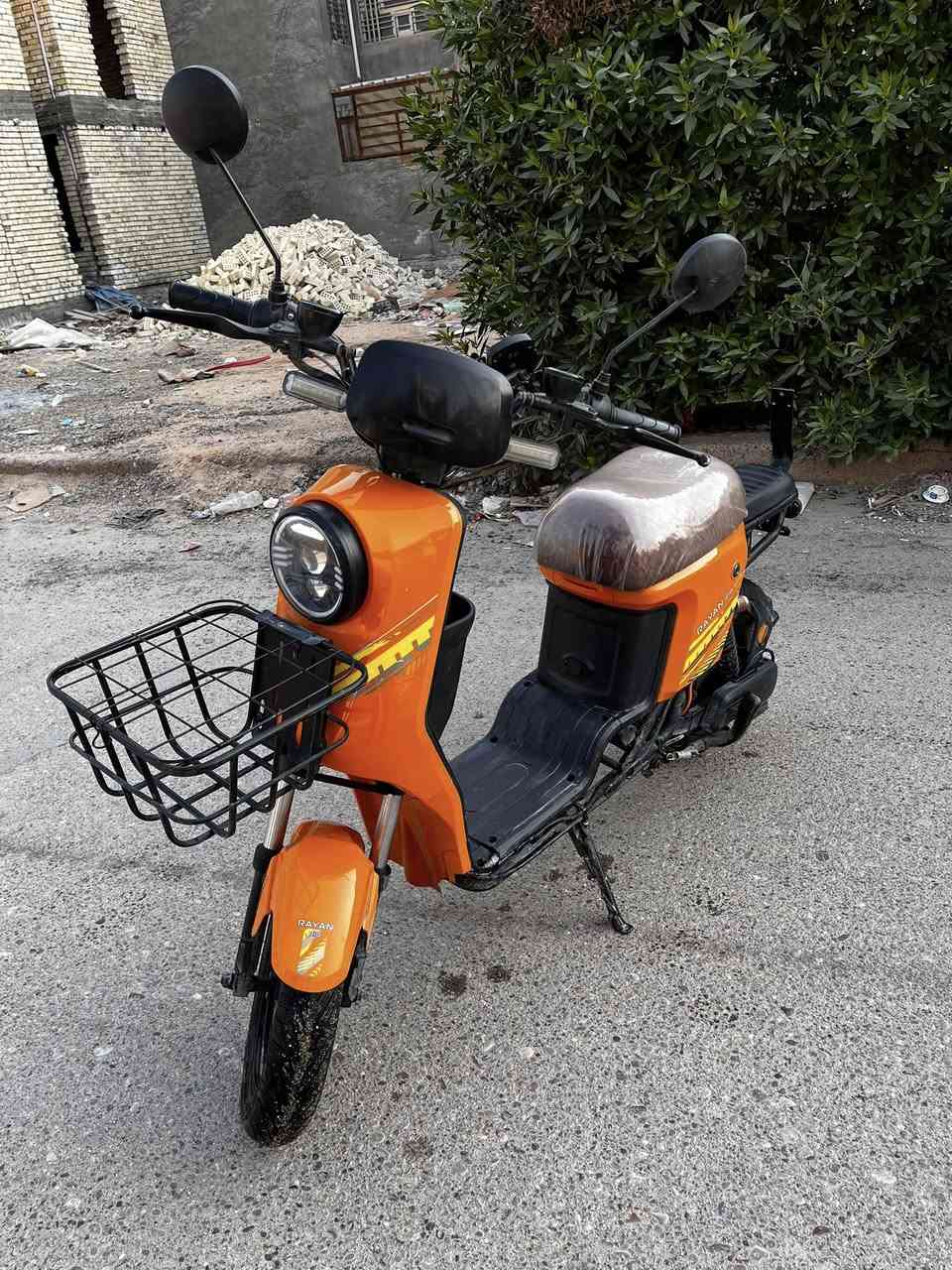 السلام عليكم 
دراجه ريان R10 للبيع 
تشغيل بصمه و سويج 
بطاريات نضيفه   🔋 
دراجه كامله بس الكشر شويه تعبان 
العنوان : المحمودية حي البتول 
الرقم :***********
السعر :345  وبيهة مجال 🪬
