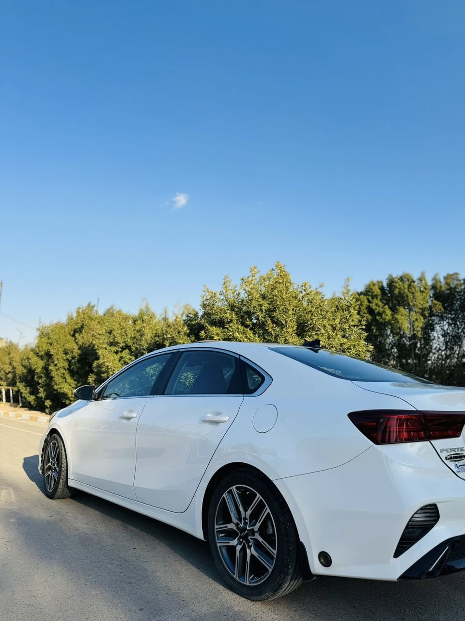 السلام عليكم

KIA FORTE (2023) كيا فورتي

كندي محرك 2000 دوش 

🛑 وبيه منضومه غاز مكفوله 🛑

نفاصيل السيارة ....

حادثه منزله ويه الصور جاملغ نفسه صبغ والبنيد حافه مالته بارد والجاملغ الثاني بينه وبين الباب بارد بسيط 

 بدون ايرباك 
بدون تبديل اي قطعة رقم بغداد باسمي 
ماشية 54 ميل 

كل شي على وضع الشركة بلادي

مواصفات السيارة .......

لايت امامي 4 عدسات led

بك لايت خلفي led

 فتحه سقف

رادار امامي و خلفي و جانبي
مانع اصطدام امامي
مانع اصطدام خلفي عند الرجوع
نقاط عمياء عند تغيير المسار
حساسات بالابواب للتنبيه عند فتح الباب و سيارة قادمة من الخلف شاشة كبيرة 
حساس اطارات 
تدعم الكار بلي و الاندرويد اوتو
3 وضعيات للقيادة
Normal-Smart -sport
نضام المحافضة على المسار
كروس ( تحكم بالسرعة )
شاحن وايرلس لاسلكي
منافذ للشحن امامية و خلفية
قطعتين تبريد امامي و خلفي
بصمة صندوق خلفي
كامرة خلفية دوارة
اشارات بالمرايا الجانبي
ندفئة ستيرن
ندفئة كشنات امامي  
ويل كب بلادي حجم 17

السعر160 وبيه مجال بسيط

مكان السيارة بغداد الجديده 

‭0771 354 1537‬
