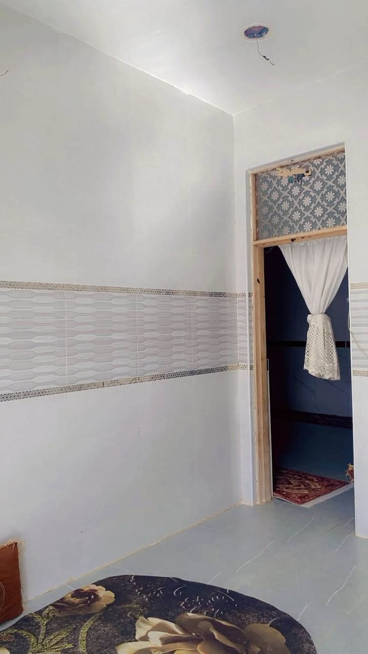 بسبب الوعود الكاذبه اعيد واكرر
� بيت للبيع – فرصة مميزة 🏡

📍 الموقع: المدثرة الأولى، بصفحة المشتل،حي المشتل  قريب على المشتل وقريب من الشارع العام.

📐 المساحة: 200 متر

✅ المواصفات:

بناء طابوك درجة أولى

البتلو رباط صب

غرفتين، مساحة كل غرفة 5×4 متر

صالة 8×4 متر

مطبخ 6×4.25 متر

استقبال 7×4 متر

صحيات داخلية وخارجية

طرمة كبيرة

السقف رباط وحصيرة منفذ بشغل درجة أولى

🏠 عمر البناء 8 أشهر فقط، والبيت مسكون من قبل المالك.

💰 السعر  بالاخاص او  للأستفسار ع رقم الهاتف ***********
