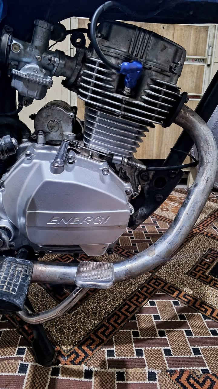 سلام عليكم دراجة للبيع المكينه انيرجي مال ايران🇮🇷 مفتوح مر وحدة المكينه ناعمه بدون اوراق السعر 700بيه مجال  الشراي يجي خاص او الرقم *********** وتساب مو شغال بس مخابره
