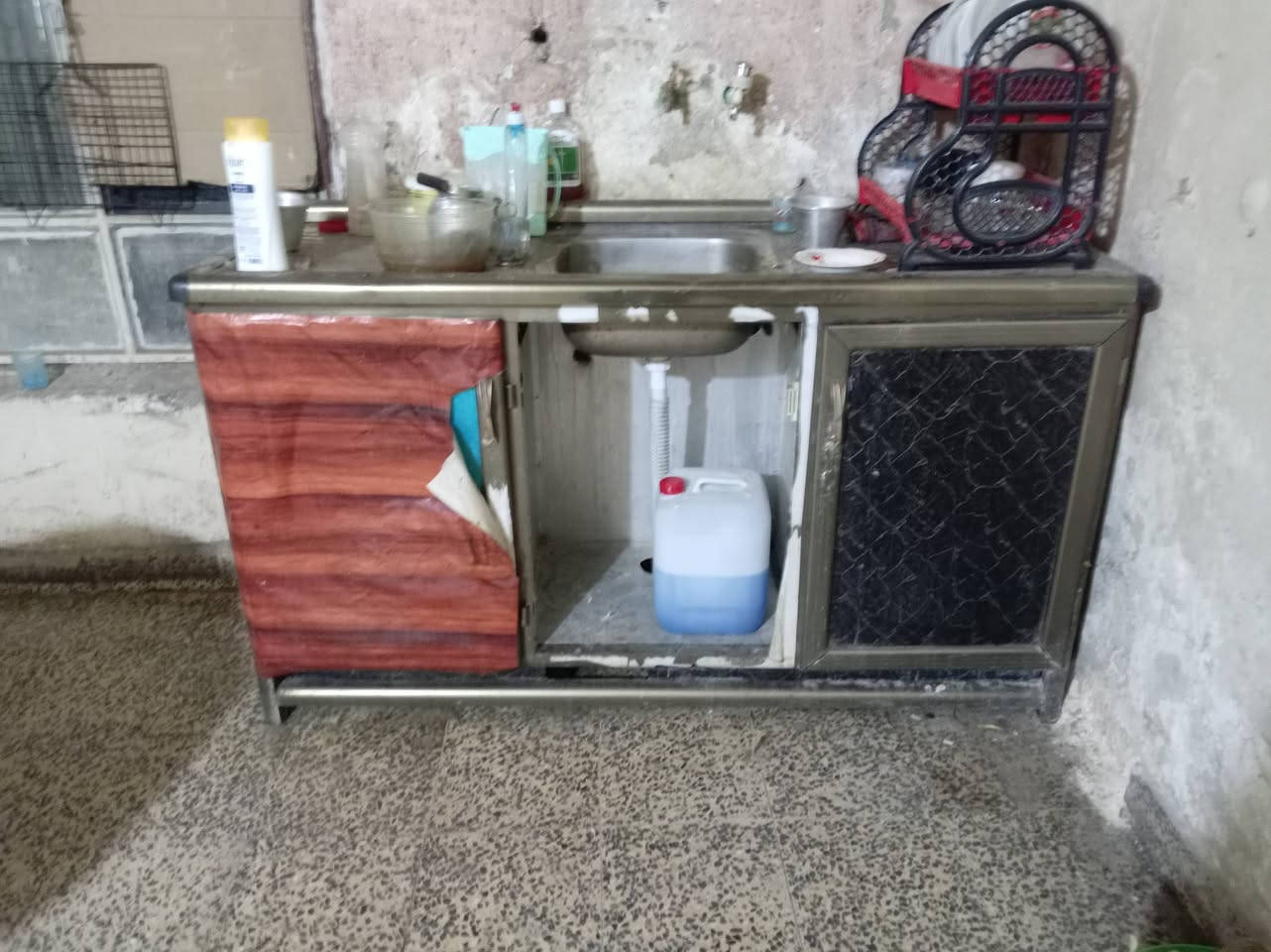 ألسلام عليكم اغراض للبيع الجاد يدخل خاص المكان السيديه ***********
