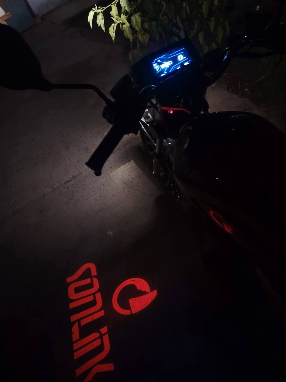 دراجة شونك ليثيوم موديل 2025
دراجة صار ٤ اشهر من جبته مخليهة مال منطقة مامتعوبة واشتريتهة غالية صارت علية بمليونين و٦٠٠ الدراجة كلش حلوه وناسي البانزين والعطلات بس انفخ تايرات😂 بس متخدمني اني اطلع مسافات بعيدة بحكم دوامي وهي تمشي فقط ٨٠ كيلو بالشحنة بيهة بك ترجع ورة وبيهة ٣ نمر كل نمرة تمشي اسرع تقفل سرعتهة ١٠٥ بس سريعة وحلوة نظيفة كلش مغطاية كلهة يعني تمطر الدنيا عليك متوكفك بشارع ابد البطارية c3000 مع بصمة وسويج تخبل تشحن ب٤ ساعات للبيع او مراوس


**إذا كنت صاحب هذا الإعلان وتريد حذفه لأي سبب، رجاءا أرسل رسالة إلى الدعم الفني**