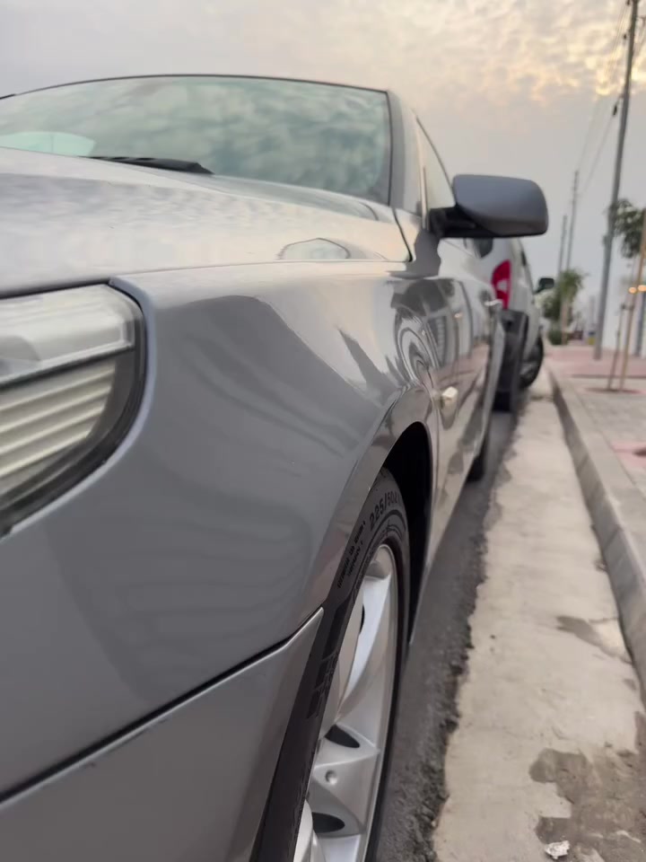 BMW E60 525i
🇩🇪📦 بسم الله الرحمن الرحيم 
موديل / ٢٠٠٤
كير او محرك / ٥٢٥ بنزين گير عادي
لون داخل / اسود ⚫️
✅ حساس 
✅ ٨ ، ايرباك
✅ كشن كهرباء او هيتر 
✅🇩🇪 شرط مكينة گير كهرباء🇩🇪✅
سيارة بدون رقم 
 🇩🇪جاء من ألمانيا
مكان كلار
صبوغ ٢ جملخ خلفي بدون ضربة
سعر > 💵 رقم.تلفون / *********** واتساب فايبر
