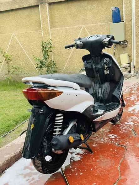 سكنس نثيه نضيفه 

كفرات بلادي 

كهربائيات كله شغاله 

دبل إشاره يمنه يسراً

لايت عالي 

تايرات جدد 

مكينه مفتوحه 

دبلات شغاله 

عداد السرعه اني مالصه 

السعر 450 وبيه مجال للشراي 

بيه سستم سماعات هاذا وحد أبيعه الاك وذا متريده اشيله 

***********
