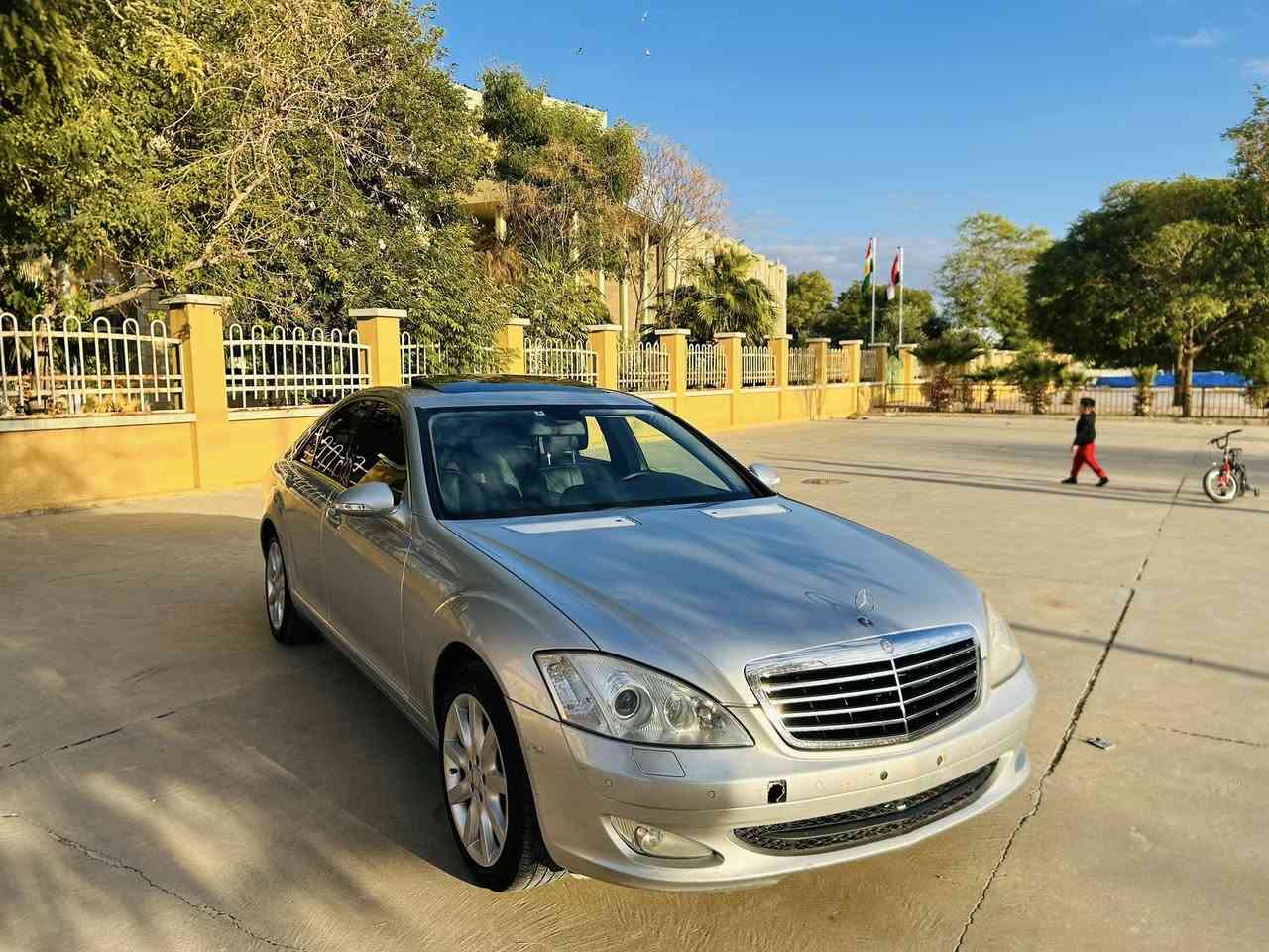 سەرەتا بەناوی خودا
ماشاللە لەماڵی هەمو لایەک 
مارسیدز مۆدیل٢٠٠٩ ساخ ساخ 
s350 
مواسەفات 
سڵاید
کوشن جلد ساردو گەرم 
کامیرەو حاسە
تەعدیل سورعە 
پەردە 
زۆر مواسەفاتتر....
مەکینەو گێڕ سەرف و بوخار بەشەرت 
بۆیاخی یەک پەڵە بچوکی هەیە لەچاملغ پێش 
سعری ٩٠گڵاو مەعامەلەیە کەم 
شوێن کەلار 
*********** 
گۆڕینەوە لەسەر دڵگرتن
