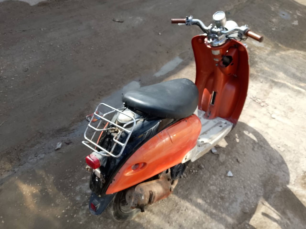 السلام عليكم دراجة كلاسك للبيع شغالة نكرة السعر 150 بيها مجال ***********
