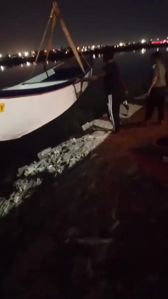 فايبر جلاس جديده زائدا ماكينه 60 ياماها للبيع والسعر مناسب***********
