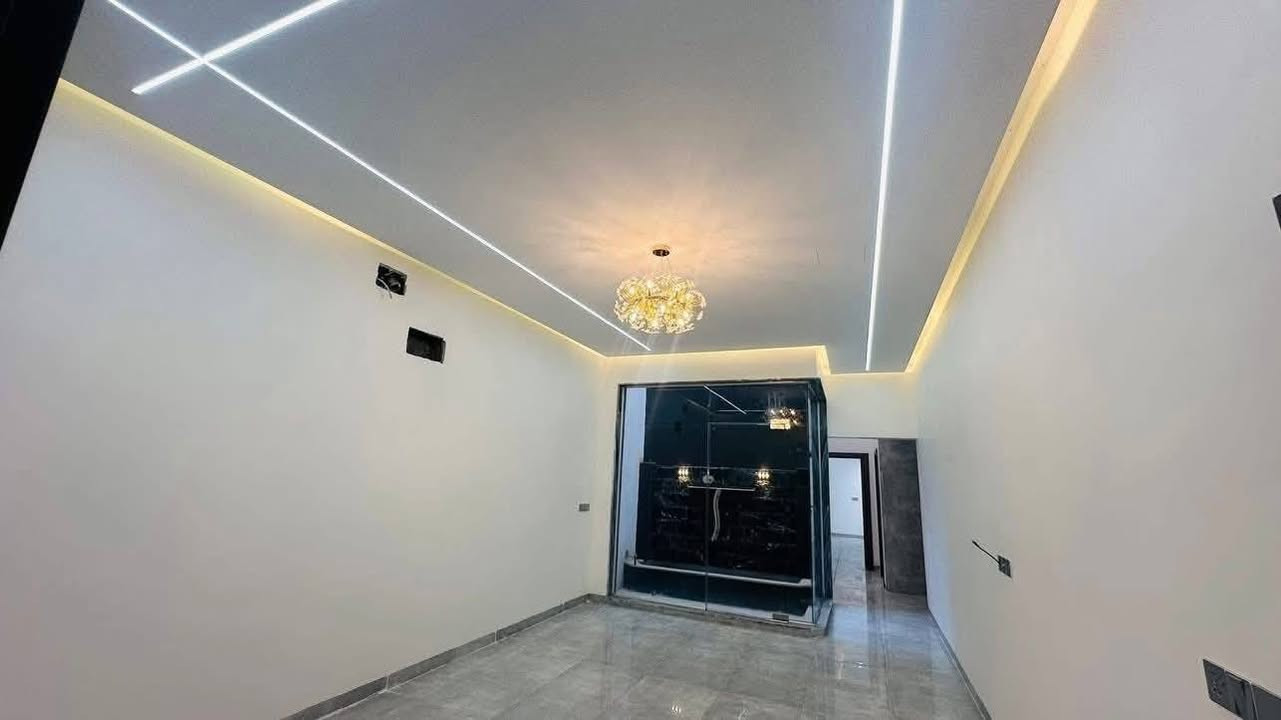 •بيت للبيع في حي النور #حي_نور 
•المساحة 190 متر واجهة 8 متر لكل بيت   
• طابقين بناء حديث فول / شارع تبليط بعرض 12 متر 
•الطابق الاول : غرفتين نوم مع هول واستقبال ومطبخ وصحيات #مكتب_قصر_الامراء_العقاري 
•الطابق الثاني :  خمسة غرف نوم  مع هول وصحيات 
🌍الموقع : حي النور قريب سايدين النور  
📃 سند سكني ملك صرف / شرط القرار التمليك 
للاستفسار حول السعر والتفاصيل الاتصال على الرقم *********** متوفر واتساب ايضا
