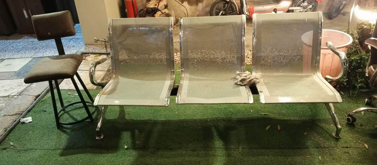 ميز مع كرسي دوار مع ديلاب وكراسي ثابته عدد ٣
طابعات استنساخ عدد ٢ كانون وبرذر 
المكان الاعلام بغداد, العراق


**إذا كنت صاحب هذا الإعلان وتريد حذفه لأي سبب، رجاءا أرسل رسالة إلى الدعم الفني**