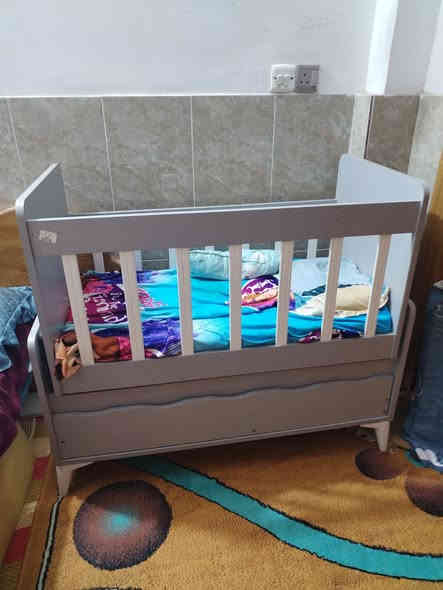 للبيع🔊اغراض للبيع نظيفه استعمال قليل جربايه خشب نفرين بدون التاج والدوشك بسعر ٥٠ الف  +كاروك طفل بسعر ٤٠ الف + كعده طفل اسفنج اصلي بسعر ١٨ الف ) وبيهن مجال ونتساهل بالاسعار  الشراي  فقط يتصل على الرقم  ***********
