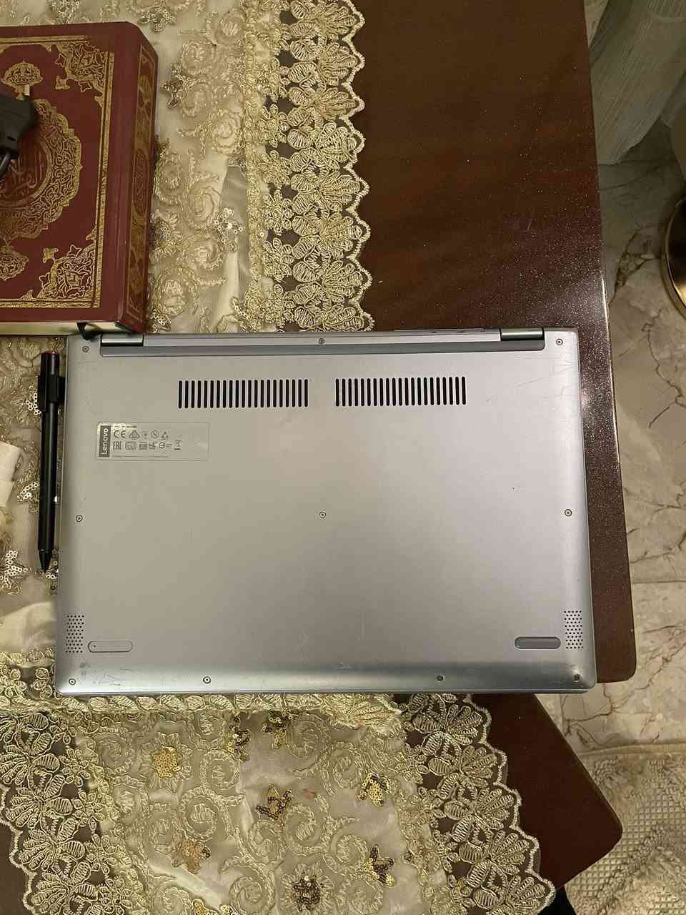 السلام عليكم لابتوب لينوفو لمس قلاب  وبي قلم للبيع
المعالج: i5جيل ثامن
الرام: 4  DDR4 
كرت الشاشه: شير 2كيكا
التخزين :256SSD
لابتوب بي بالاطار شوي مكسور مماثر على  اي شي شاحنته 45W
السعر:300وبي مجال 
مكاني بغداد واتساب ***********
