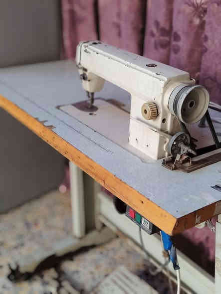 مكينه خياطه البيع شغاله سعرها 90 الف العنوان بغداد الشعله رقم الهاتف ***********
