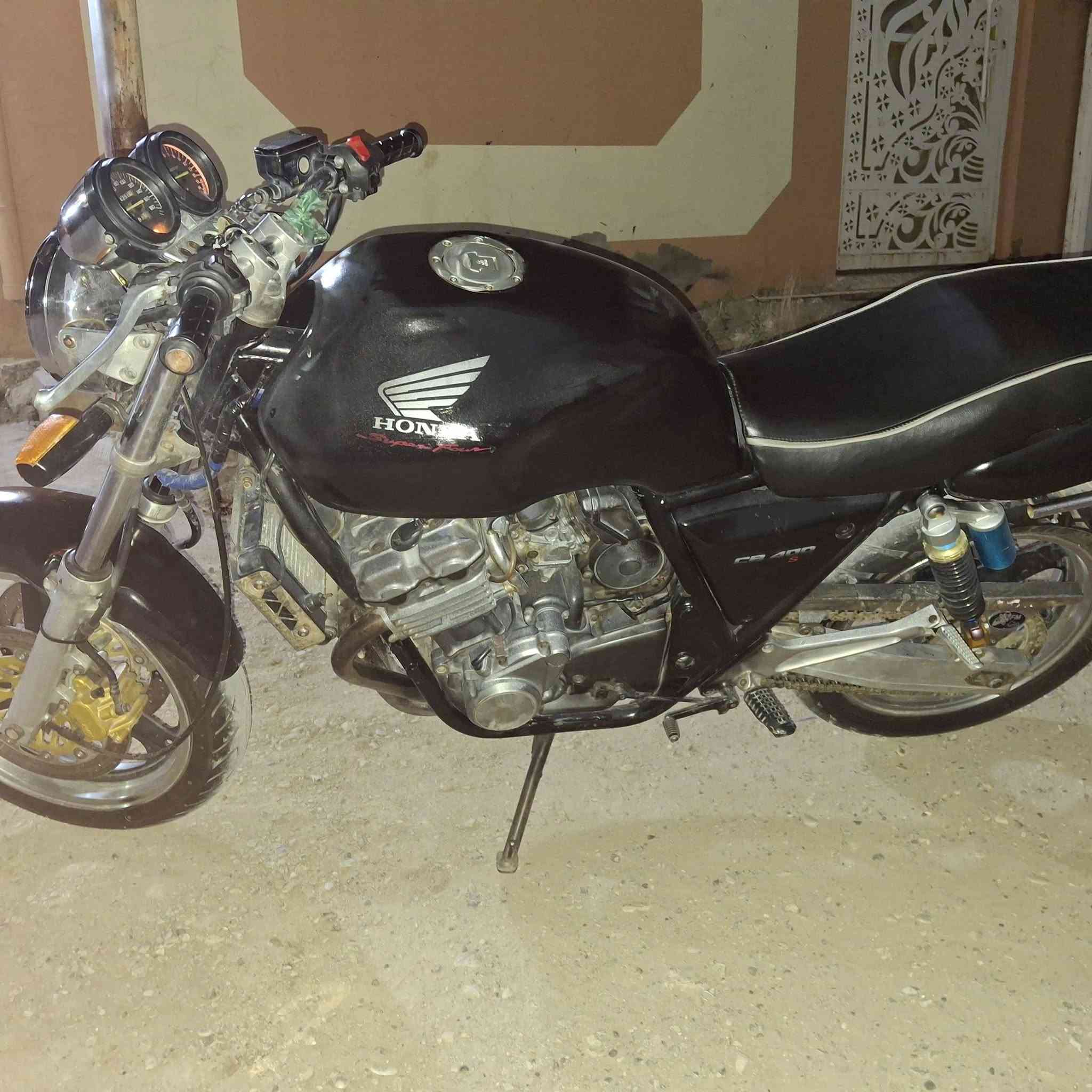 السلام عليكم
للبيع دراجة سيبي فور 400cc جيل اول 2001 دراجة حلوة وخير من الله نكرة سلف بكل وقت اوراق كاملة  نقص دراجة فقط استاند وسط الباقي كلة كامل مكان دراجة ديالى بعقوبة شارع الديري استفسار اكثر خاص او واتساب او على رقم *********** 
سعر الدراجة $15 بيها مجال شراي بيك خير ودلل
