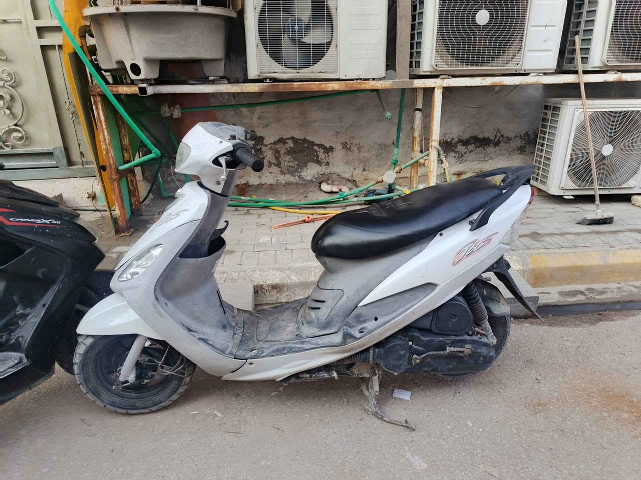 ماكس حاويه للبيع السعر 800وبي مجال شرط مكينه مامفتوحه ناعمه سلف هندر شغال كهربائيات شغاله 
***********
