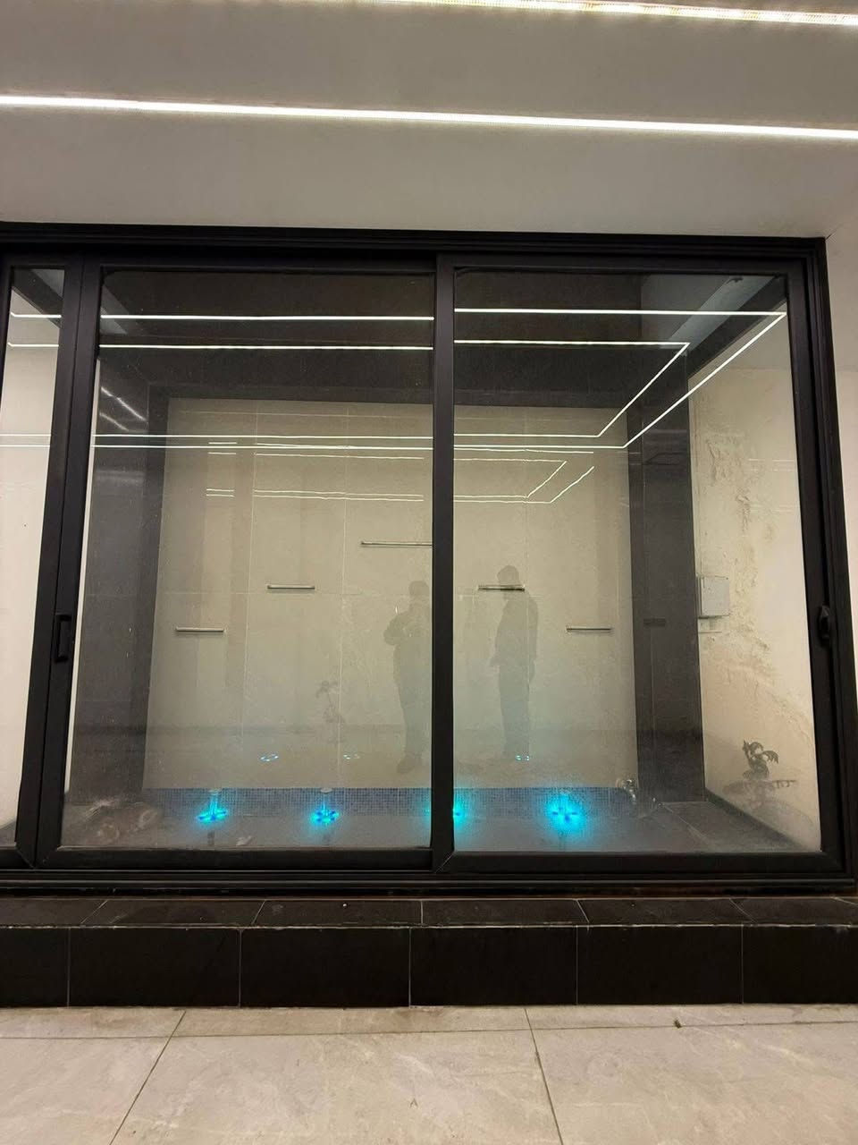 ______________________

#محل جديد   مساحة 175م

#موقع مميز ع الشارع التجاري

رصيف 10 م 

يحتوي على خدمات

وبالاضافة الى غرفة نوم

____________________

للاستفسار:

*********** 

***********

واتساب 

📱✅
