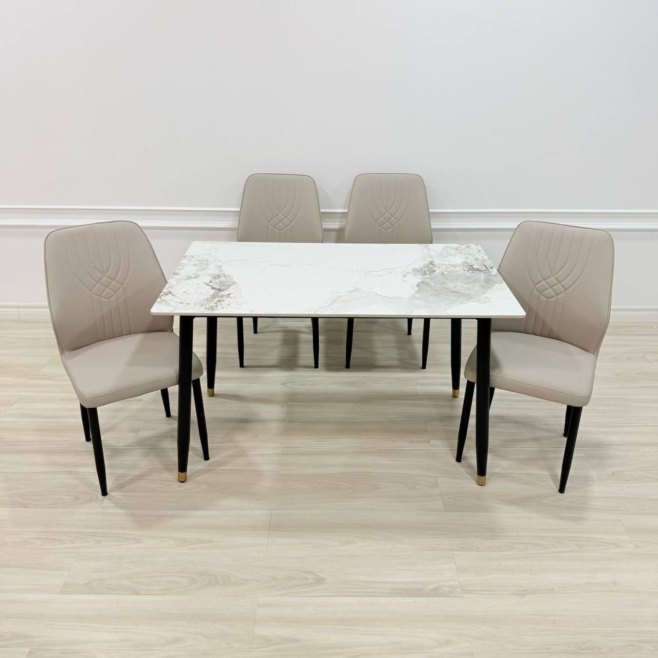 ميز طعام 4 كرسي رجل حديد دوشمه جلد سطح الميز رخام مزجج
قياس الميز 70*120 سم

 للحجز والاستفسار مراسلة الصفحة 
يوجد توصيل لكل محافظات العراق

شركة 1 🌸🦋

موديل #صيني
بدون شد 🚫


**إذا كنت صاحب هذا الإعلان وتريد حذفه لأي سبب، رجاءا أرسل رسالة إلى الدعم الفني**