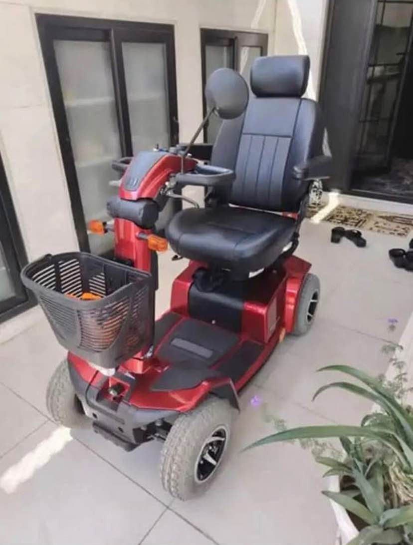 ئەم عارەبانە شەحنە بۆفرۆشتن بێ عەیبوو زۆر خاوێنە نرخی 10 وەرەقە و معاملە بۆ پەیوەندی
***********
*********** شقلاوة, أربيل
