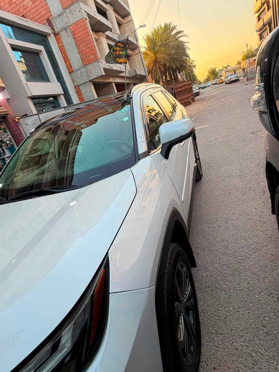 فول مواصفات  لمتد
بصمه  
بونو رامه 
لون ابيض  
كامرات محيطيه 📷
الداخل رصاصي 
ويل كب اكروم 
هايبرد  
محرك 2500
الضرر اشويه من البنيد. والجاملغ. بدون دواخل  
مكان بغداد الجديده 

السعر 255 وبيها مجال 
رقم الهاتف ***********
