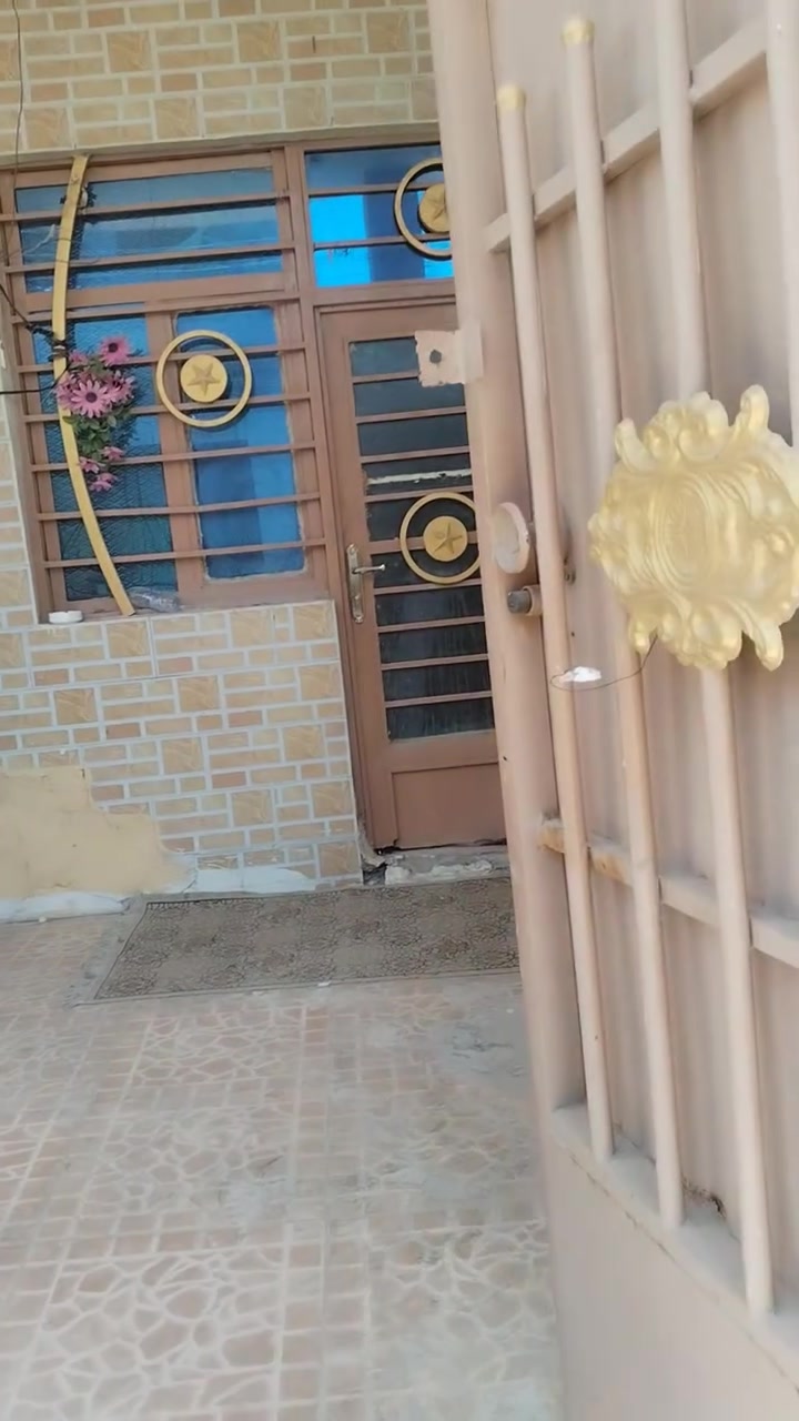 يتوفر لدينا بيت للإيجار مساحه ١٥٠ متر يحتوي على غرفه نوم واستقبال ومطبخ وصاله في منطقة العطيشي شارع ام عبد الله للاستفسار الاتصال على ***********. و***********
