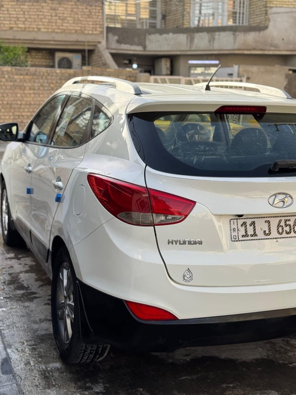 السلام عليكم توسان  خليجي موديل 10 
بيه  شويه داير والباب صبغ  سونار موجود 
مكاني بابل حله ماشيه 125 رقم بغداد بسمي
مكاني بابل حله نادر *********** 
السعر 125 وبيه مجال شي بسيط
