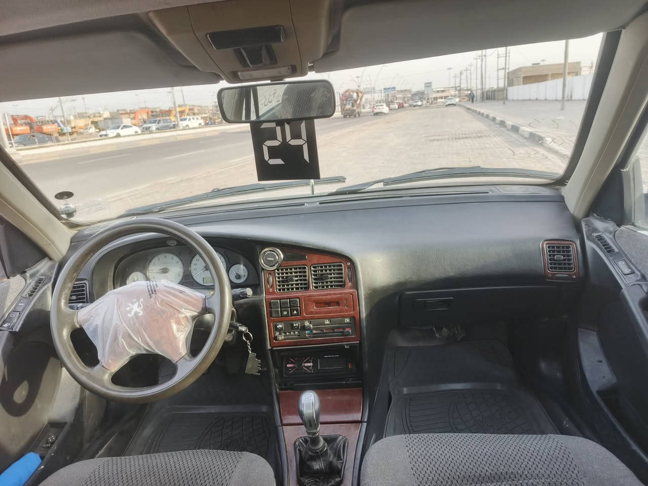 سلام عليكم بيجو بارس للبيع 2013 سياره حلوه ونظيفه اي نقص ما بيها تخم تاير حداده كهربائيات مكاني القبله حي الشهداء رقمها بصره راعيها موجود شرط تحويل السعر 40 وبيها مجال للشراي***********
