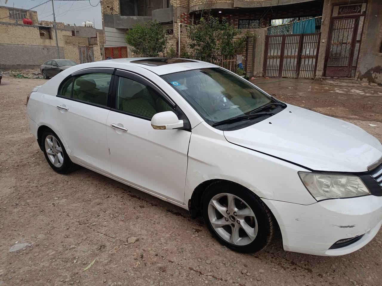 ام كراند اوتماتيك موديل 2013 بغداد لونها ابيض بيها حادث جاملغ امامي جهة الصدر تخم تايرات جديد كير نظيف تبريد شغال شاشة كاميرا خلفيه دوشمة جلد مكينة ١٨٠٠ ونظيفة بشكل عام كلشي ومثل ما موضح بالصور
السيارة باسمي
 السعر 55 ورقه وبيها مجال بسيط
مكاني بغداد الشعلة
و للأستفسار ***********
