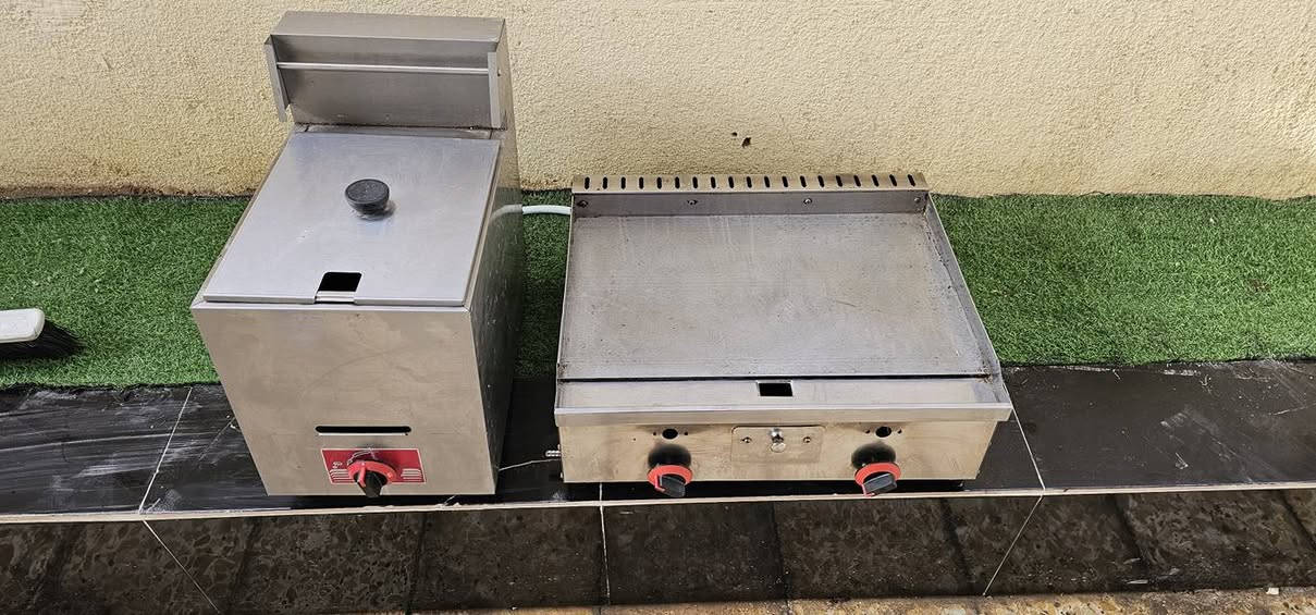 السلام عليكم غراض مطعم نظيفة للبيع
قلاية بركر السعر 100
قلاية فنكر  السعر 100
حماية  السعر 100
للاستفسار ***********
