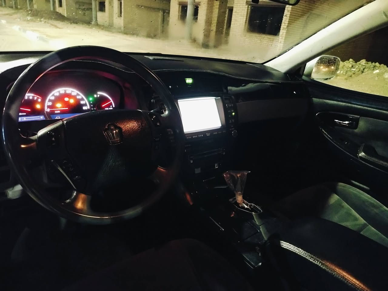 السلام عليكم 
شاهين ادوات كص قمار فقط موديل 5 
السيارة جاهزه من كل النواحي 
دواخل جداً نضيفه 
للبيع او المراوس 
مكان السيارة البصره 
موجود فيس و واتساب 
***********
