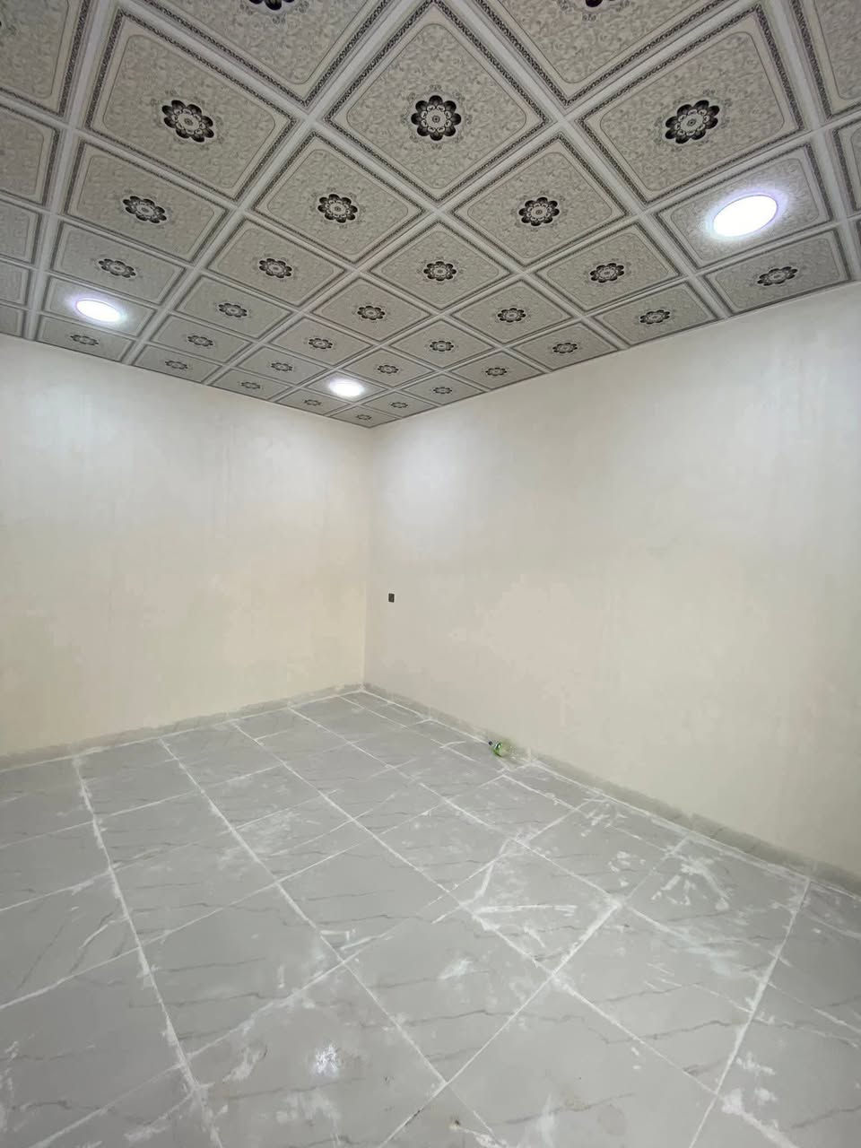 دار بسعر جدا جدا مناسب فقط 67 وبي مجال حي عسكري منطقه 77 قرب المستوصف مساحه 100 متر طابو صرف سارع للحجز ارخص من هل سعر ما تلكون 
***********
