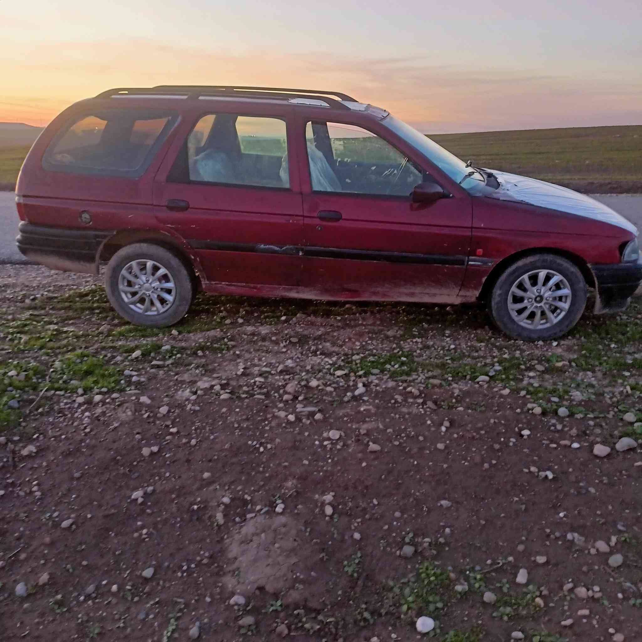 ا فورت موديل 1992 شرط الوكاله وتحويل محرك وكير شرط  السعر 9 وبيها مجال ***********
