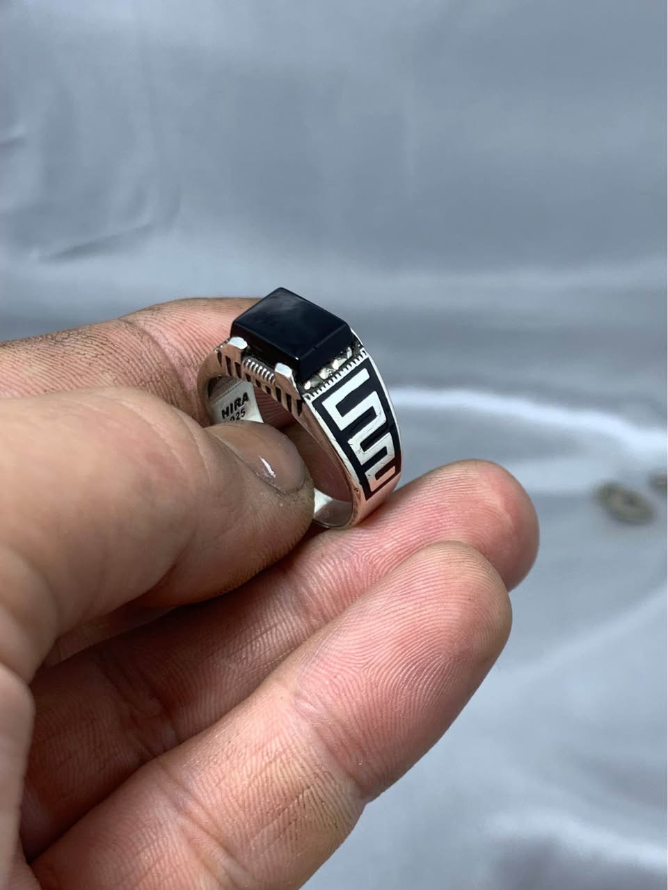 خاتم عقيق اسود مربع 
فضه ٩٢٥ 
السعر ٣٥ الف مع توصيل النجف, العراق


**إذا كنت صاحب هذا الإعلان وتريد حذفه لأي سبب، رجاءا أرسل رسالة إلى الدعم الفني**