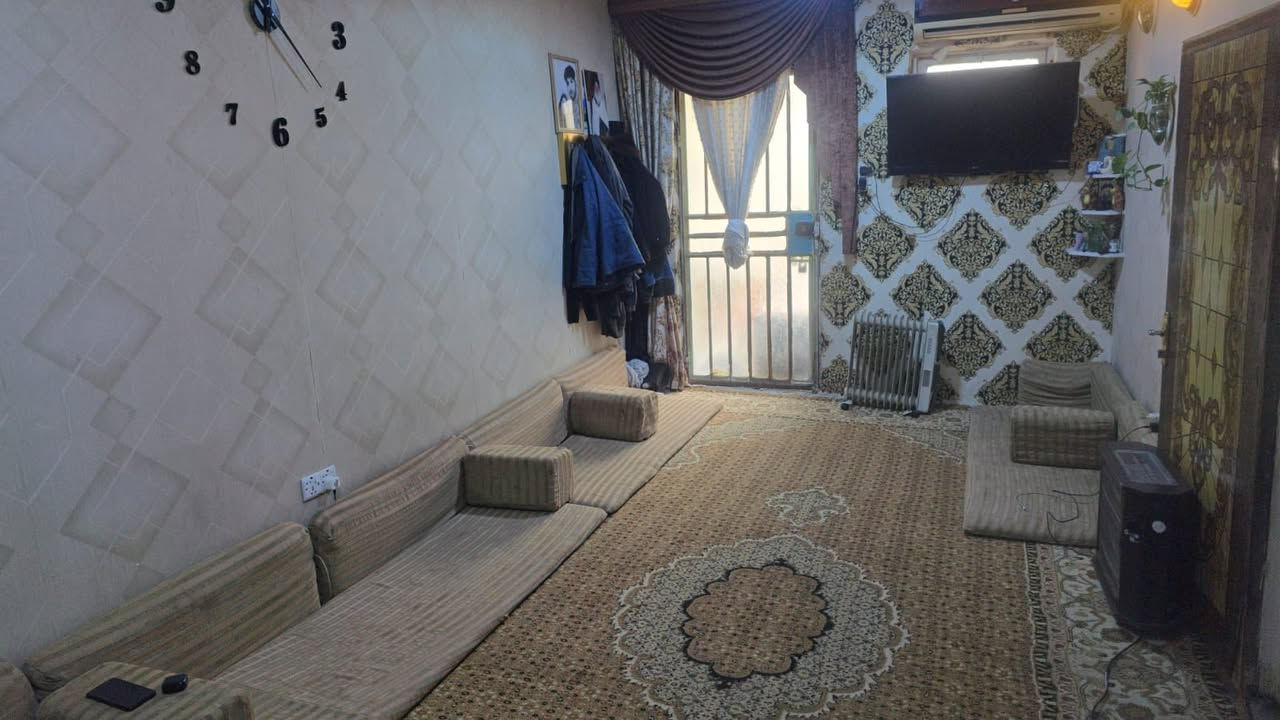 ديوان مستعمل 6 قطع السعر 150 او بي مجال*********** للتواصل أتصال على الرقم
