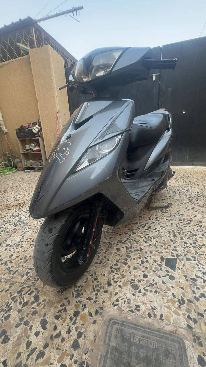 سلام عليكم ورحمة الله وبركاته 
دراجه ثعلب جيتي أر حديث فول
شاحنه يو إس بي وتايبسي دبل إشاره لايت عالي زنون وناصي اصفر 
بك لايت ليزر 
كهربائيات كلها شغاله 
دراجه كله مختمه رقم شاصي 
قبل شهرين منزلها من رمبه كابريترر كلها رمبه نكره وحده)
سعر950وبيها مجال رقمي ***********
