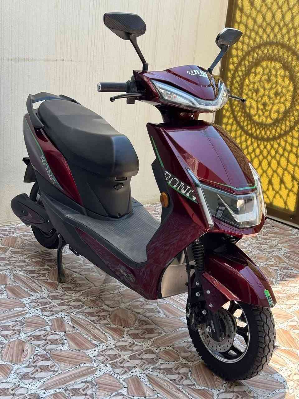 السلام عليكم بسبب الوعود الكاذبه
دراجه شحن كهرباء موديل 2024 
ماشيه 7500 كيلو 
انتاج شركة MTR شركه عالميه و معروفه بإنتاج الدراجات ماخذها من ( مؤيد طياره ) و اوراقها موجوده ماخذها بـمليون و 180 الف
تحتوي على 6 بطاريات حجم الملف 1500 حقيقي 72 ڤولت
سرعتها 65 حقيقي مو وهمي و تمشي مسافه 40-45 كيلومتر بالشحنه الوحده 
شاحنتها الأصليه وياها ام المروحه من تفول شحن تفصل تلقائي بطاريات مالتها البلادي ( نص عمر ) و وياها سويچين بيهن تشغيل عن بعد و قفل التاير و الستيرن
بيها تحكم 3 سرعات و الرجوع الى الخلف R ترجع بگ
بيها منفذ شحن USB و صندوق تخزين 
لايت عالي ناصي و لدات كلها زنون 
الدراجه عمليه و سريعه و رزنه
مكفوله لا فتح ولا تبديل ولا تصليح اي شي كلها على البلاد 
السعر 575 الف وبي مجال بسيط


**إذا كنت صاحب هذا الإعلان وتريد حذفه لأي سبب، رجاءا أرسل رسالة إلى الدعم الفني**