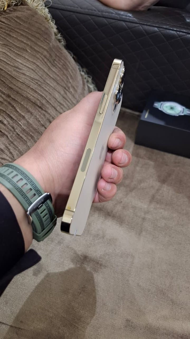 ايفون 13pro max 
جهاز امريكي 
ذاكرة 256
بطارية 84 
لا مفتوح ولا مصلح الجهاز جدآ نضيف شرط ولا خذش 
السعر 750الف 
رقم التواصل :***********
