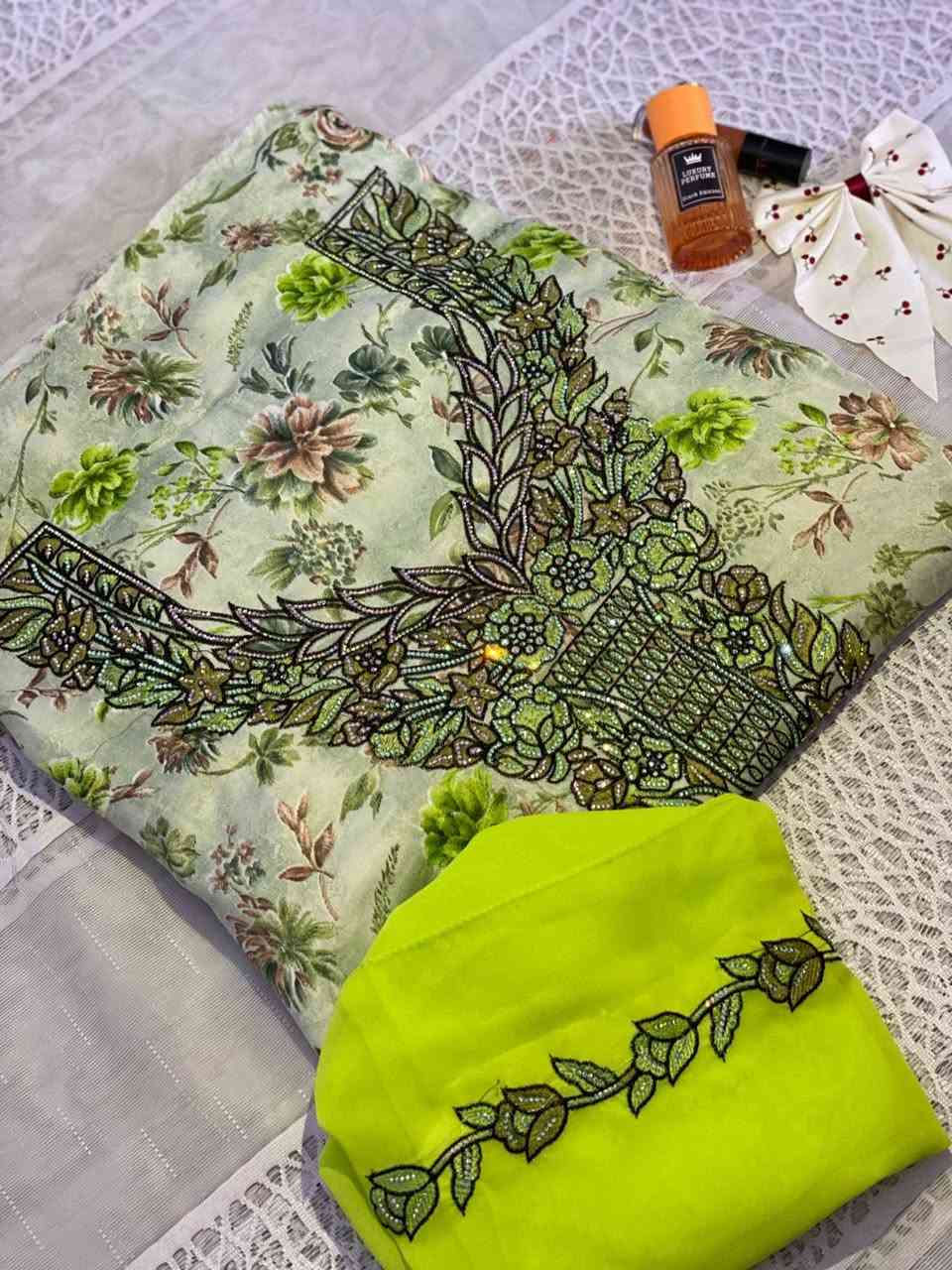 بنات مخاورٓ اماراتيٓ حريرٓ مفصلٓ السعر 17فقط
توصيل بغداد والمحافظات 5الاف فقط 
للحجز والاستفسار ع واتساب او لخاص ***********
