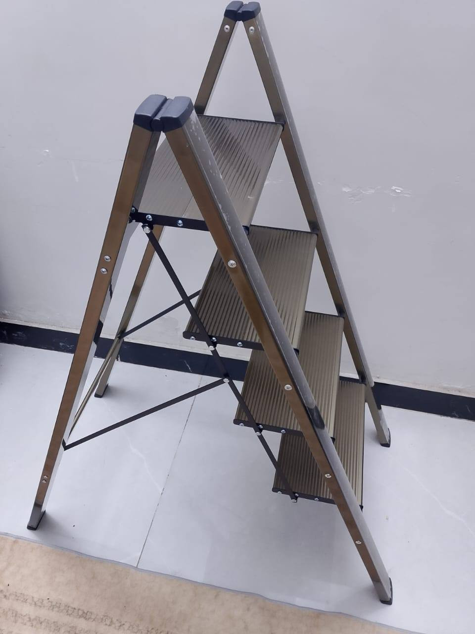 السلام عليكم اخوان متوفر بضاعة جديده التوصيل جميع المحافظات العراق ألرقم ***********
