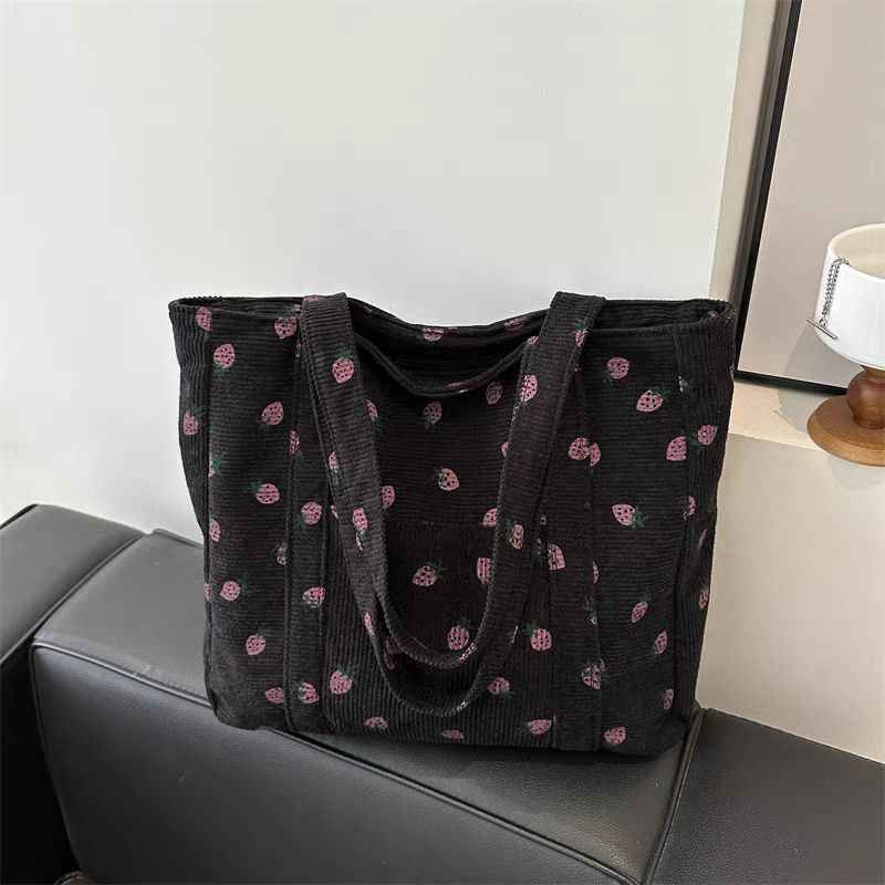 جددي إطلالتكِ مع أرقى تشكيلة حقائب نسائية بتصاميم تجمع بين العصرية والنعومة! ✨
👜 الموديلات المتوفرة:
مجموعة الغرافيتي: ستايل شبابي جريء مع ميدالية الغيمة اللطيفة (متوفر أسود، أبيض، وردي).
مجموعة الفراولة: قماش كوردروي (مخطط) ناعم وعملي جداً للجامعة والطلعات اليومية.
حقائب القش والأزهار: قماش منسوج بنقشة الديزي (Daisy) مع فيونكة أنيقة لإطلالة ريفية رقيقة.
🌟 المميزات:
السعر: 12,000 دينار فقط للقطعة (سعر تنافسي جداً).
الحالة: جديدة تماماً (شغل نظيف ودرجة أولى).
الحجم: سعة ممتازة تتسع للموبايل، المحفظة، وأدوات المكياج.
التصميم: خفيف الوزن ومريح للكتف.
📍 التوصيل: متوفر لجميع مناطق بغداد وكافة المحافظات.
📥 للحجز والاستفسار: يرجى مراسلتي عبر رسائل الصفحة (الخاص) مع إرسال صورة الموديل المطلوب." بغداد, العراق


**إذا كنت صاحب هذا الإعلان وتريد حذفه لأي سبب، رجاءا أرسل رسالة إلى الدعم الفني**